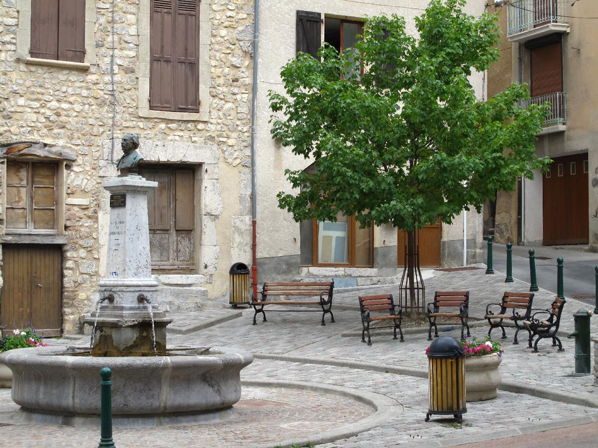 Au Vieux Tilleul Panzió Veynes Kültér fotó