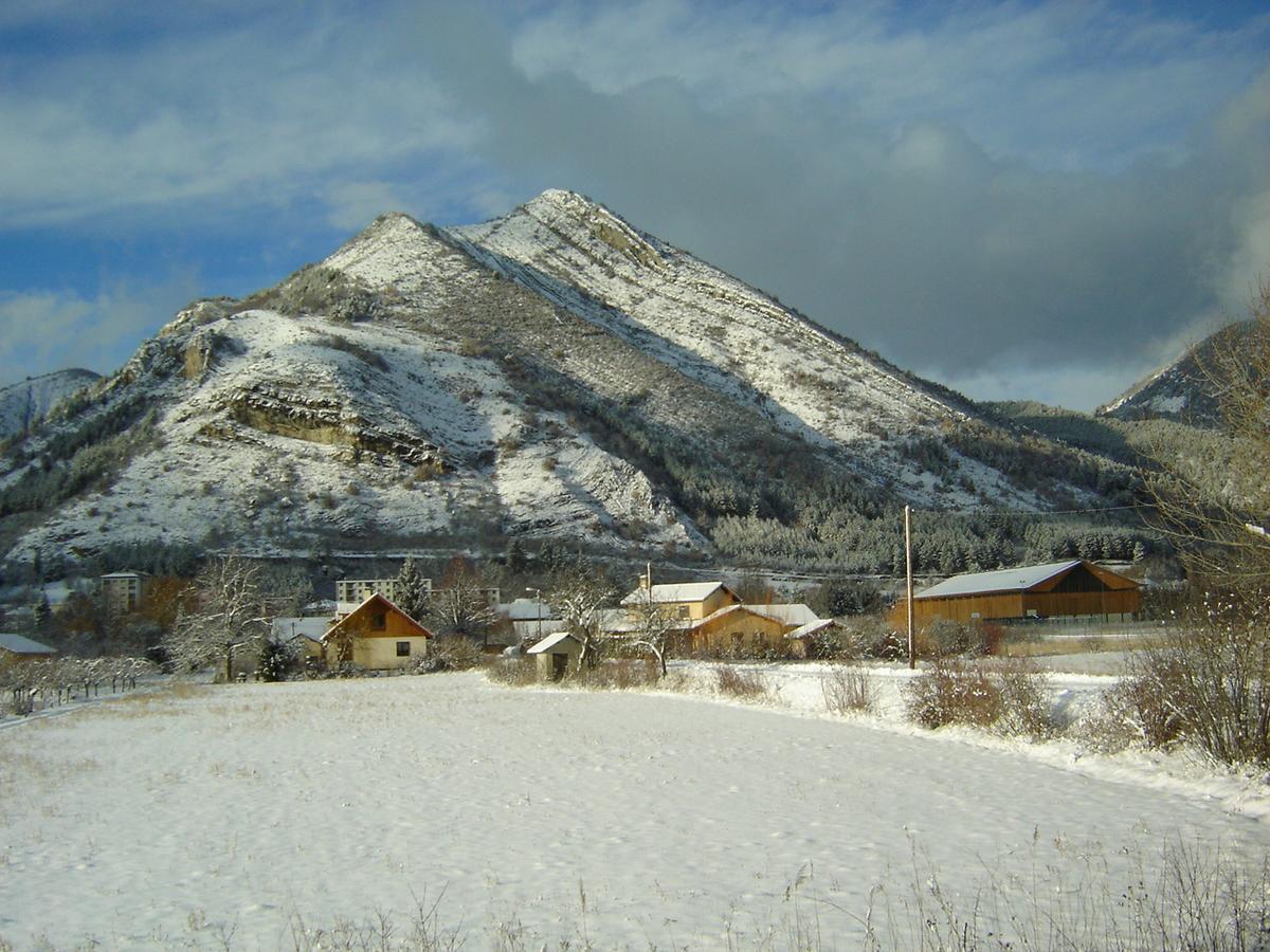 Au Vieux Tilleul Panzió Veynes Kültér fotó